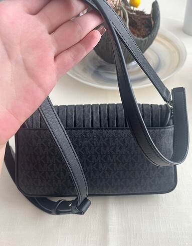 Michael Kors Micheal Kors Logolu siyah çanta