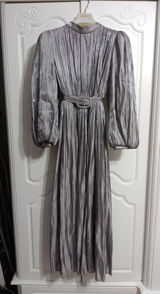 Gri Uzun Pilili Kadın Abiye Elbise - Görsel 2