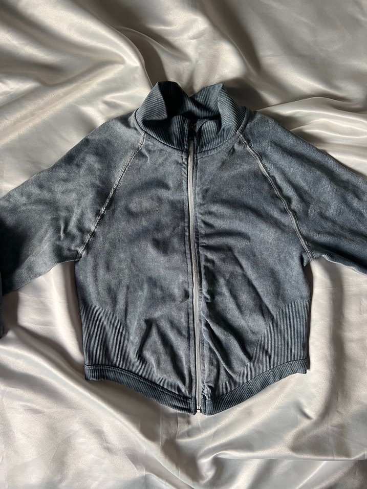 Kadın Gri Uzun Kollu Fermuarlı Crop Üst - Görsel 3