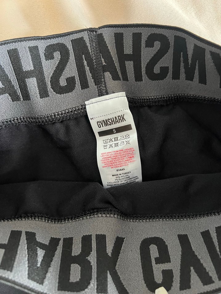 Siyah Gymshark Esnek Mini Spor Şort - Görsel 2