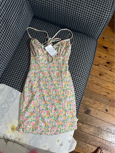 Bershka çiçek desenli elbise