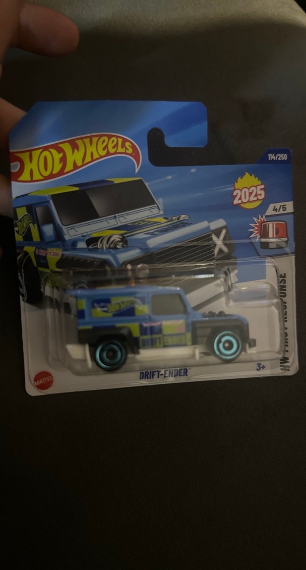 Hot Wheels Beyaz Land Rover Defender ve Drift Ender Araba - Görsel 3
