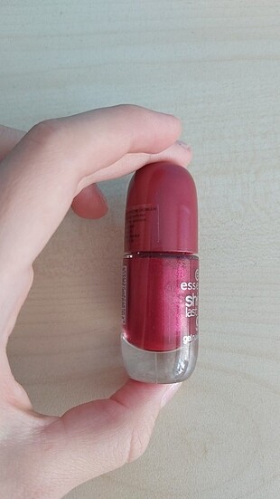 Essence Gotik Oje kirmizi