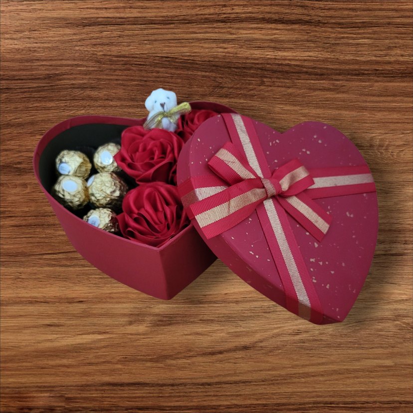 Kalp Kutuda Gül ve Çikolata Seti - Görsel 2
