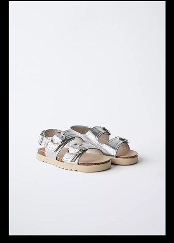 Kız Çocuk Parlak Yılan Desenli Tokalı Sandalet - Görsel 3