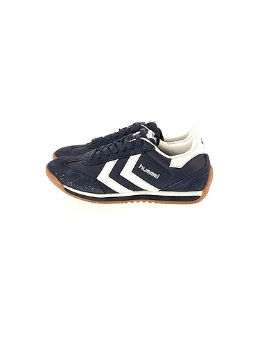 Hummel Spor Ayakkabı %70 İndirimli.