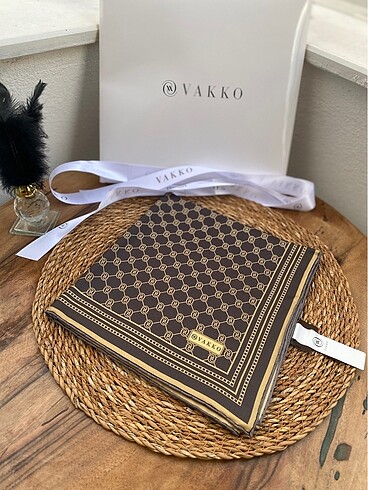 Beden Vakko monogram eşarp