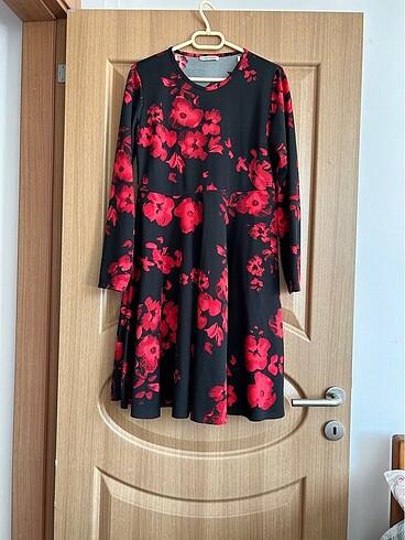xl Beden kırmızı Renk Çiçekli günlük elbise yeni etiket