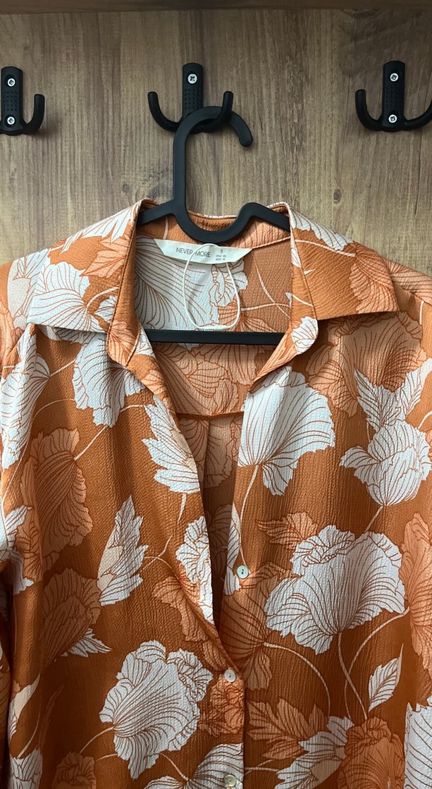 Düğmeli  Saten Kadın Gömlek - Görsel 4