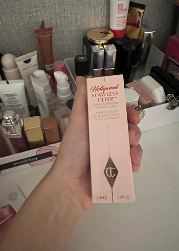 Diğer Charlotte Tilbury Hollywood Flawless Filter Aydınlatıcı Primer