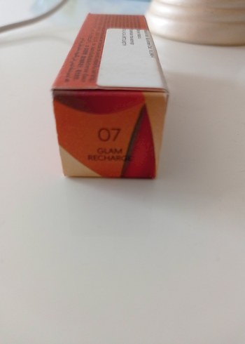  Beden kırmızı Renk KIKO mat Ruj