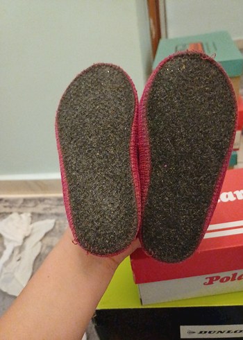 Kızlar için renkli nakışlı örgü ev terliği - Görsel 3