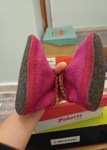 Kızlar için renkli nakışlı örgü ev terliği - Görsel 4