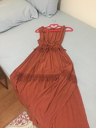 Yırtmaçlı uzun yazlık elbise