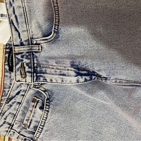 xs Beden Trendyolmilla yırtık paça jean