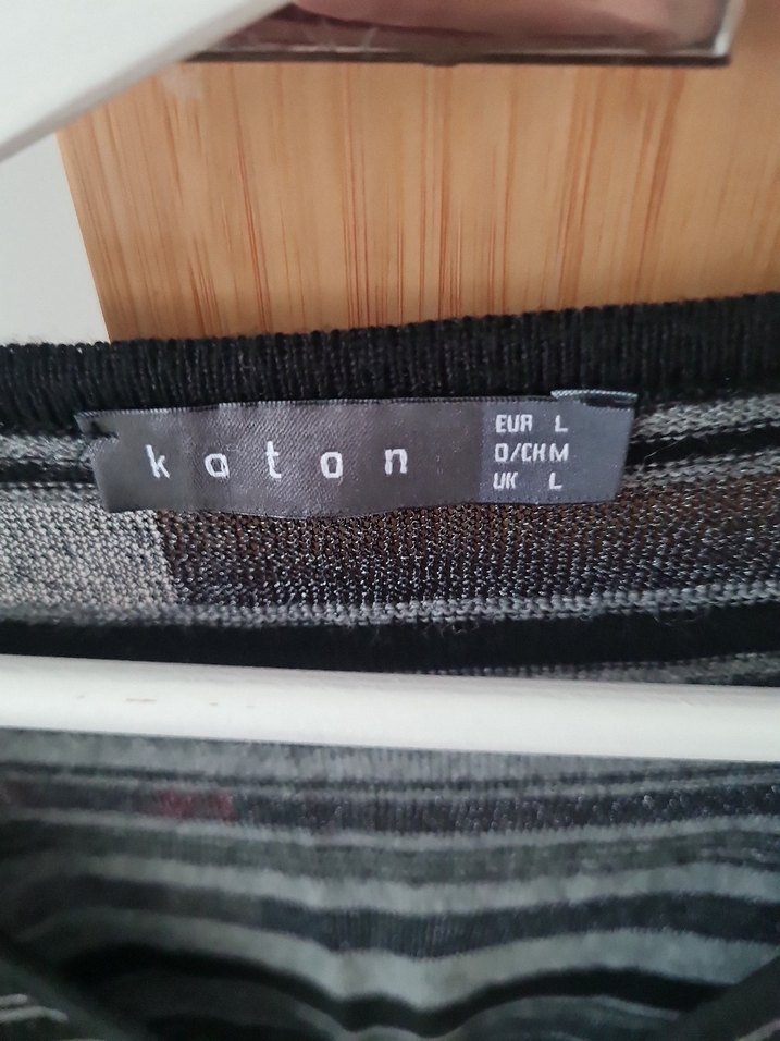 Düğmeli V Yaka Kısa Çizgili Kadın Hırka - Görsel 2