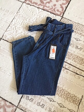 Kemer Detaylı Mom Jean