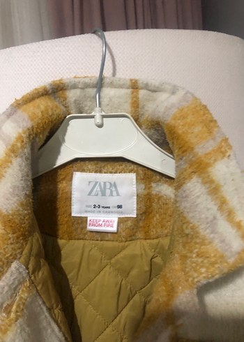 Sarı Ekose Düğmeli Erkek Çocuk Kaban - Görsel 4