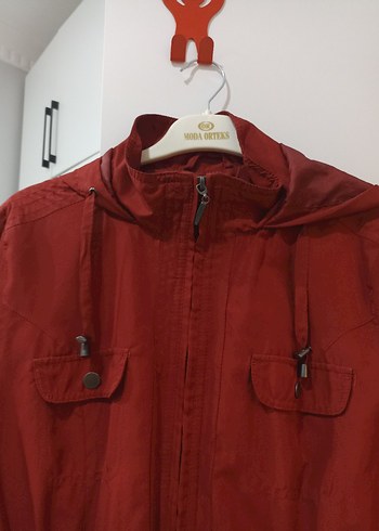 Kırmızı trençkot - Görsel 3