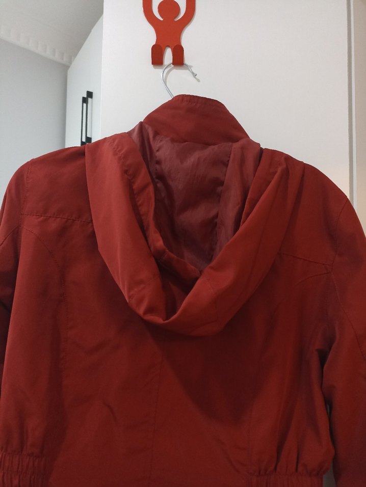 Kırmızı trençkot - Görsel 4