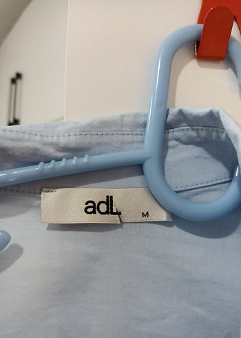 Mavi Düğmeli Kolsuz Kadın Gömlek - Görsel 2