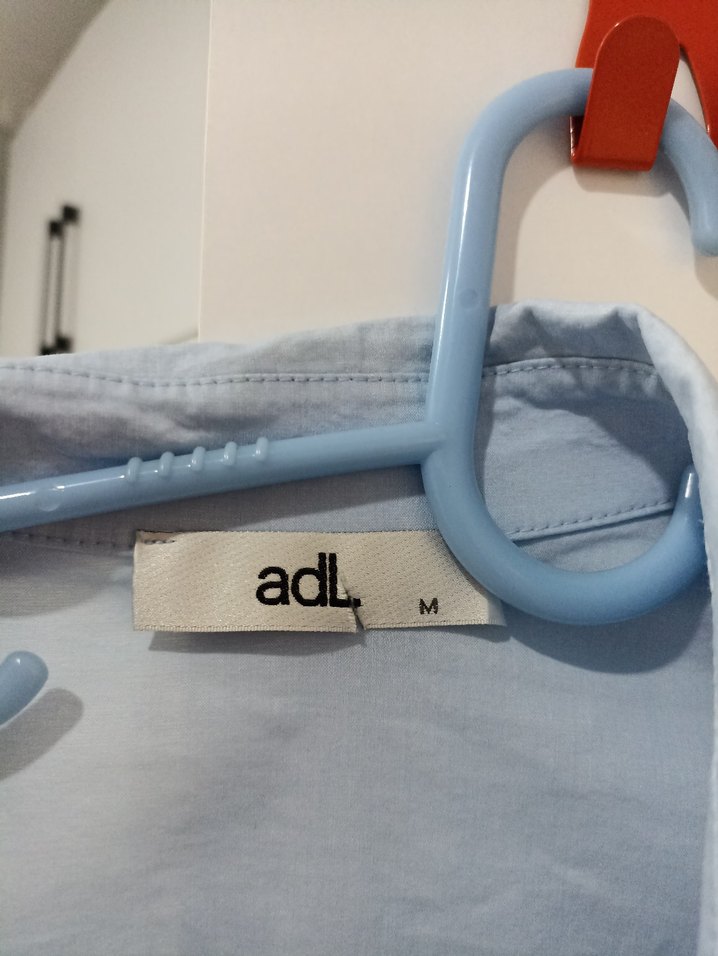 Mavi Düğmeli Kolsuz Kadın Gömlek - Görsel 2