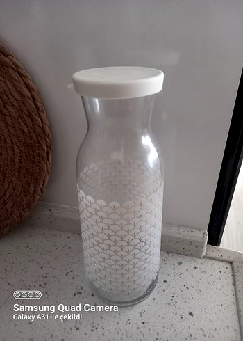 Beyaz Kapaklı Desenli Cam Sürahi