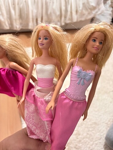 3 adet Barbie bebek