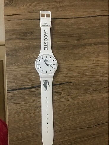 Lacoste saat