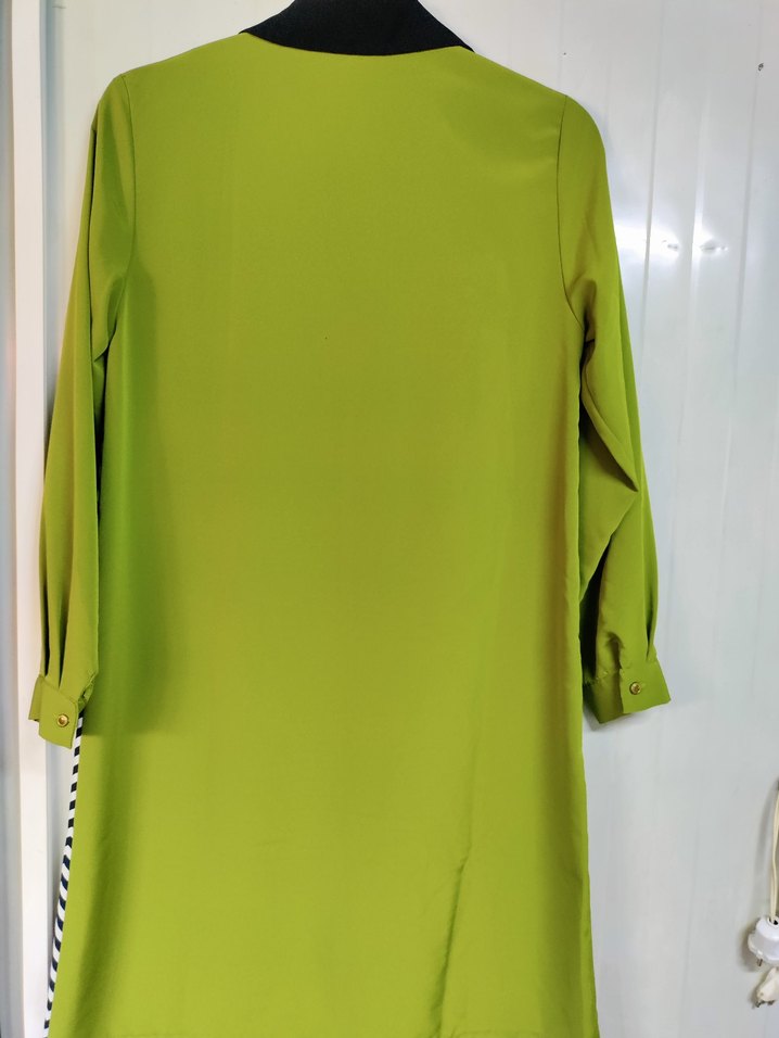 Düğmeli Yeşil ve Lacivert Desenli Kadın Tunik - Görsel 4