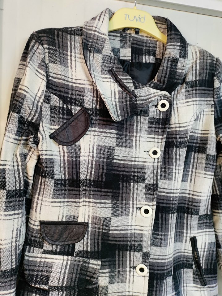 Düğmeli Gri Kareli Midi Kadın Kaban - Görsel 4