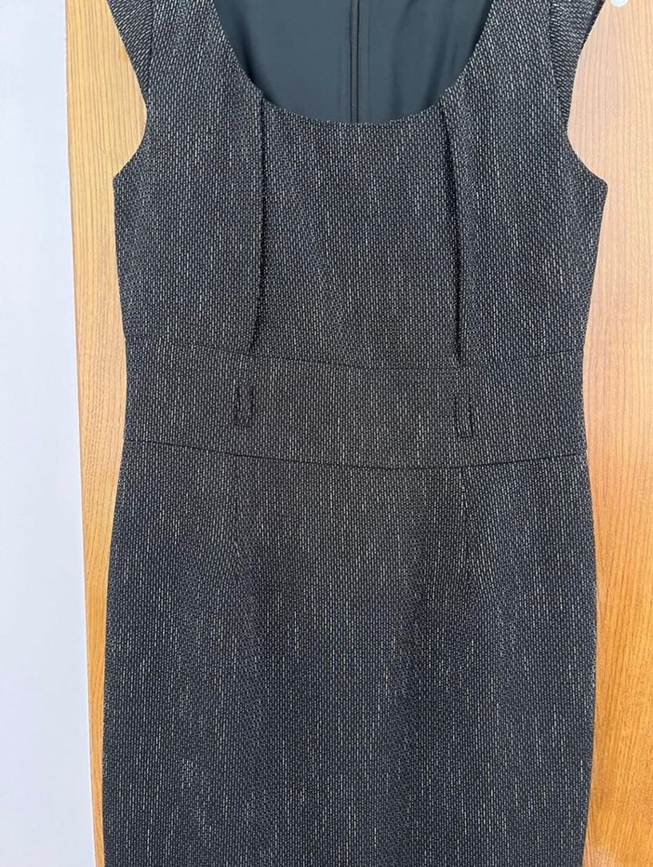 Siyah Pileli Uzun Kolsuz V Yaka Elbise - Görsel 2