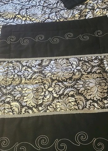 İşlemeli Siyah Yatak Örtüsü - Görsel 2