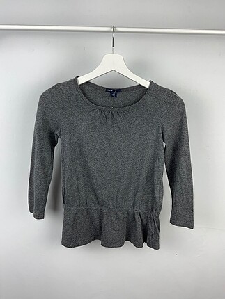 Gap T-shirt %70 İndirimli.