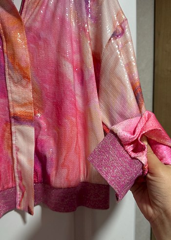 42 Beden pembe Renk Pembe Parlak Batik Desenli Düğmeli Kız Ceketi
