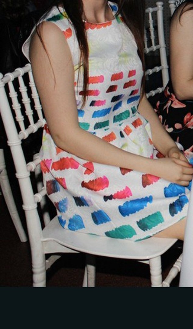 Çok Renkli Piliseli Elbise - Görsel 4