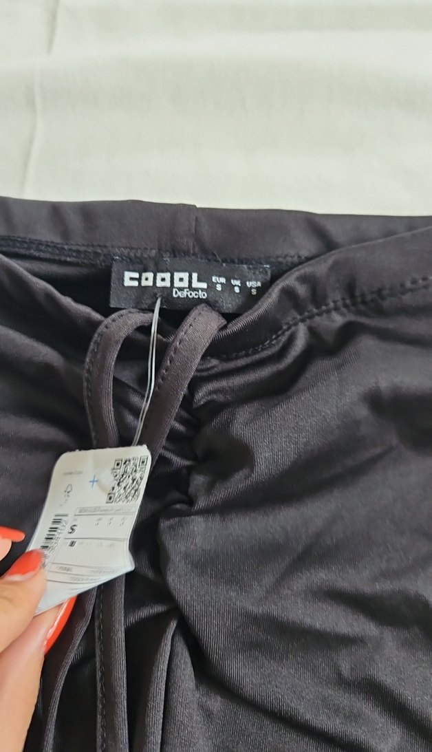 Deri Kemerli Siyah Şortu - Görsel 2