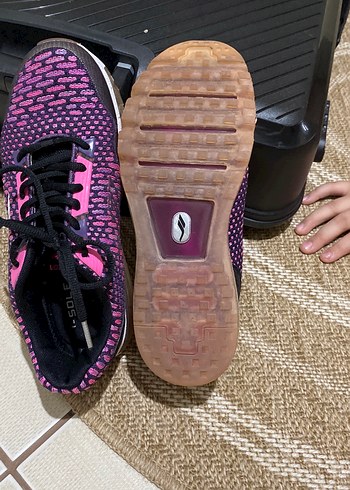 Yüksek Topuklu Pembe Yılan Desenli Spor Ayakkabı - Görsel 3