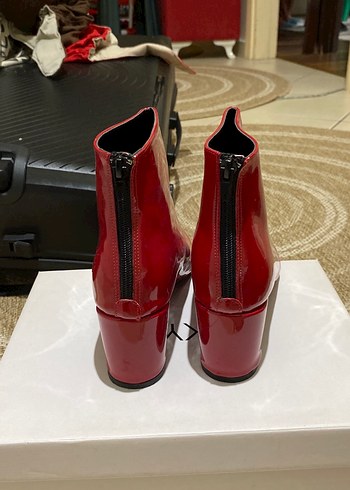 Kırmızı Rugan Topuklu Kadın Bot - Görsel 2