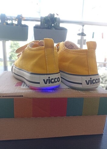 26 Beden SATILDI.Orijinal Vicco Işıklı Ayakkabı