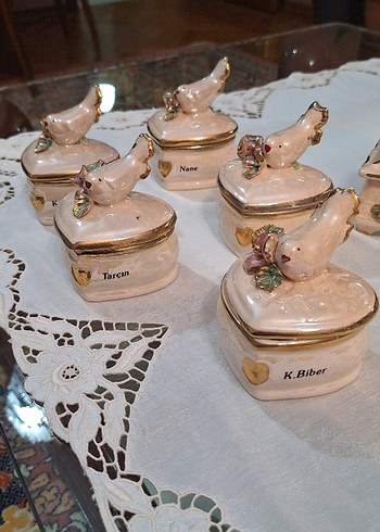 Bej Renkli Çiçek Detaylı Vazo - Görsel 6