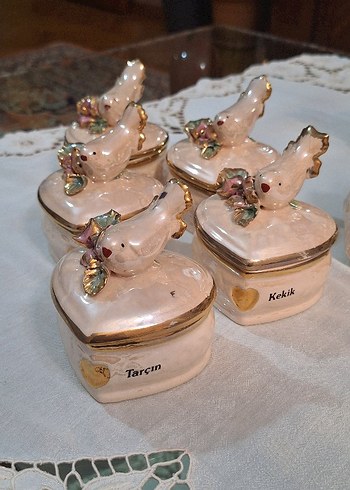 Bej Renkli Çiçek Detaylı Vazo - Görsel 5