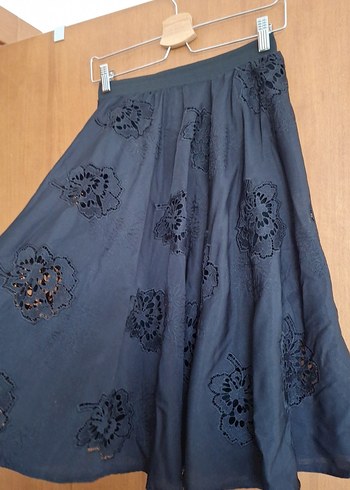 Zara Lacivert Nakışlı Fırfırlı Midi Etek