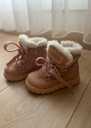 22 Beden pembe Renk Kız Çocuk Pembe Kürklü Nakışlı Bot