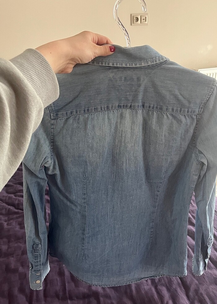 Tommy Hilfiger yıkanmış efektli jean gömlek - Görsel 4