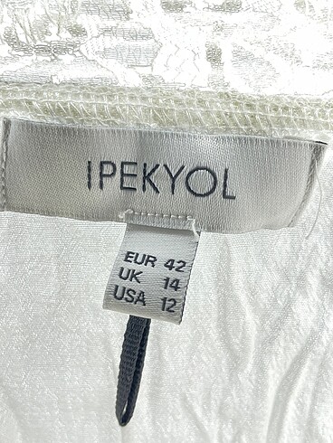 42 Beden beyaz Renk ipekyol Bluz %70 İndirimli.