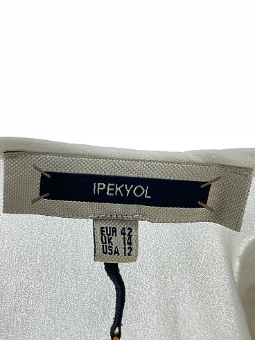 42 Beden beyaz Renk ipekyol Bluz %70 İndirimli.