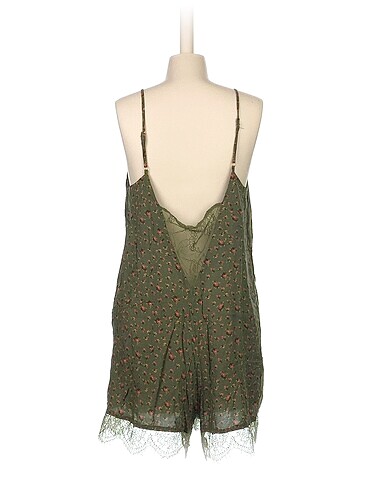 l Beden Pull and Bear Kısa Tulum %70 İndirimli.
