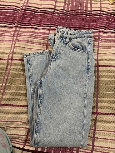 Bershka kot mom jean