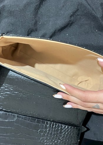 Zara Tokalı Siyah Yılan Derisi Desenli Deri Çanta